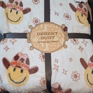 🤠Queen Blanket - White Western Happy Faces 🤠